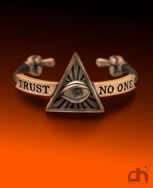 Trust No One -Limited Edition 153 Pieces-