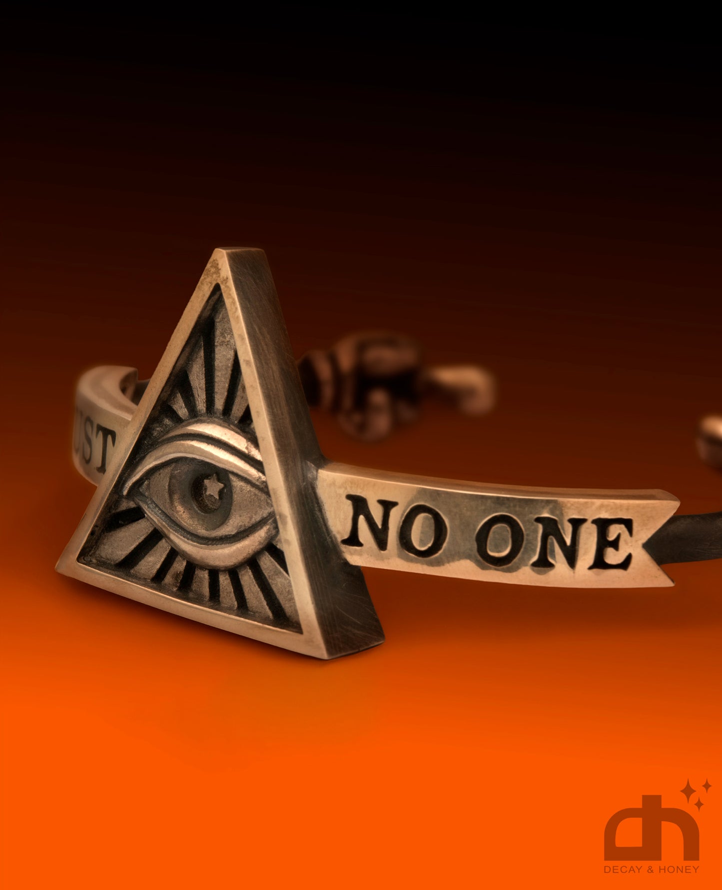 Trust No One -Limited Edition 153 Pieces-